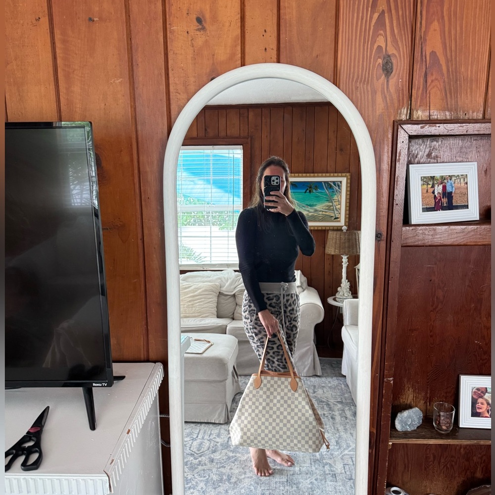 Authentic Louis Vuitton GM Neverfull - Picture 12 of 16